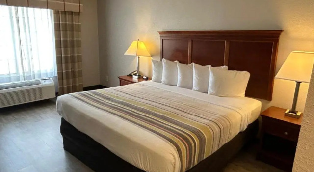 Номер Standard Country Inn & Suites by Radisson, Grand Rapids Airport, MI
