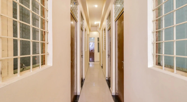 SPOT ON 76239 Hotel Golden, Забронировать Отель Отели Аллахабад 3 звезды, 3*