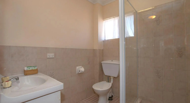 Четырёхместный номер Standard River Street Motel