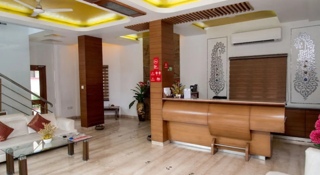 OYO 10323 Hotel Gorbandh