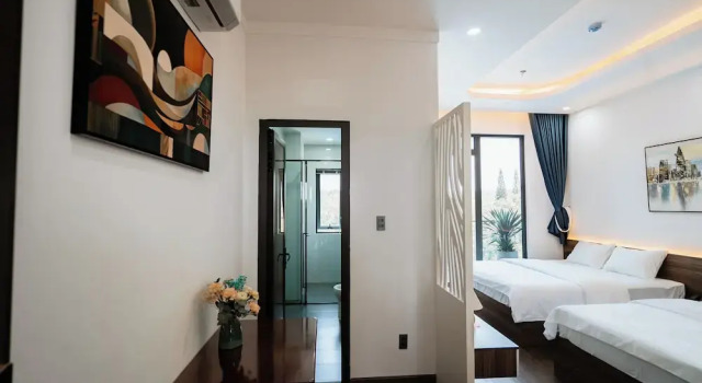 Четырёхместный номер Executive с балконом и с видом на окрестности Hoang Thien Homestay & Sport