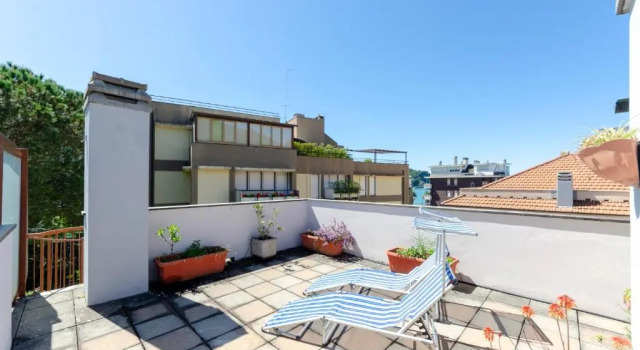 ALTIDO Apt for 4, with Private Rooftop Terrace and View