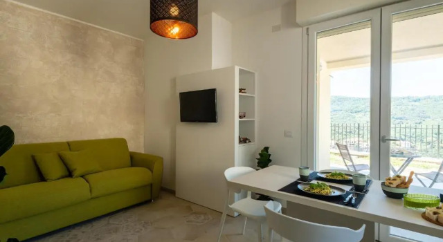 Апартаменты Villa Hanbury with swimming pool and parking in Alassio
