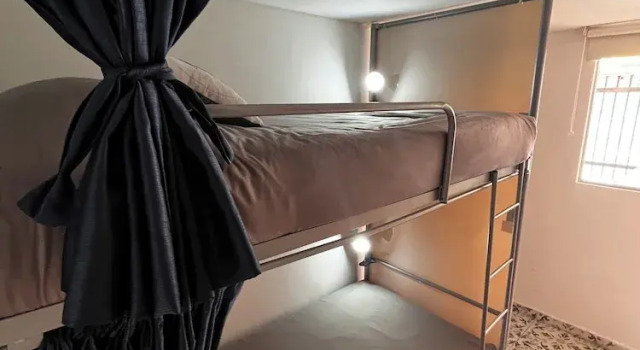 Кровать в общем номере Urbana Hostel