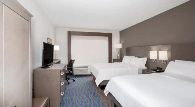 Четырёхместный номер Standard Holiday Inn Express & Suites Great Bend by IHG
