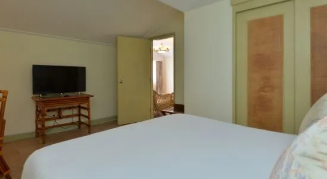 Трёхместный семейный люкс Resort Golden Palm
