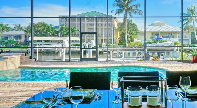 TW330 5 Bedroom Holiday Home by Marco Naples Vacation Homes, Book Lejlighed North Naples Florida