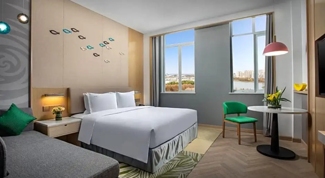 Трёхместный номер Standard Holiday Inn Shanghai Dishui Lake by IHG