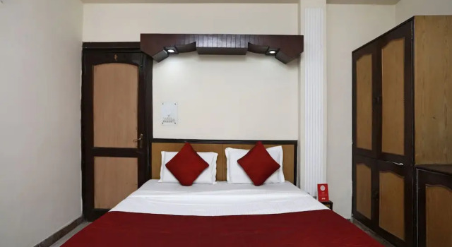 Номер Deluxe OYO 12671 Hotel Prithvi Palace