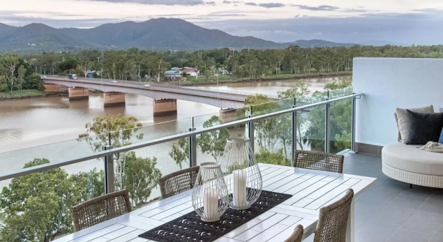 Апартаменты с 3 комнатами с балконом и с видом на реку Empire Apartment Hotel Rockhampton