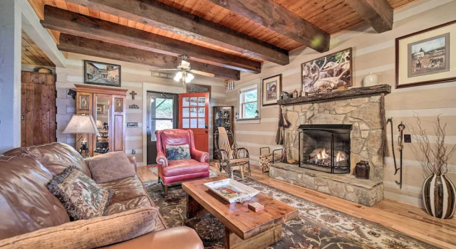 Bryson City Cabin w/ Hot Tub ~ 10 Mi to Dtwn!, Buchen Sie Ferienhaus Bryson City Great Smoky Mountains