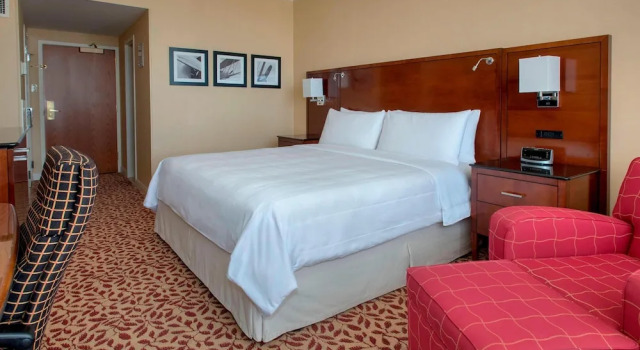Двухместный клубный номер Standard Long Island Marriott Hotel