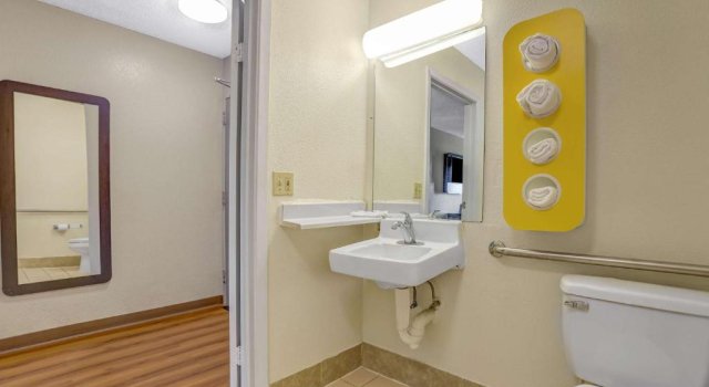 Двухместный номер Standard Motel 6-Raleigh, NC - North