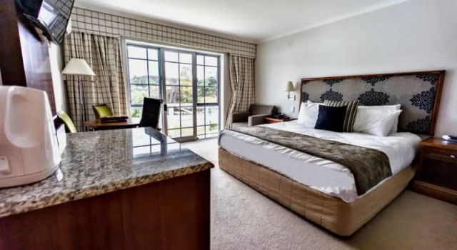 Двухместный номер Standard с балконом и с видом на озеро VR Rotorua Lake Resort