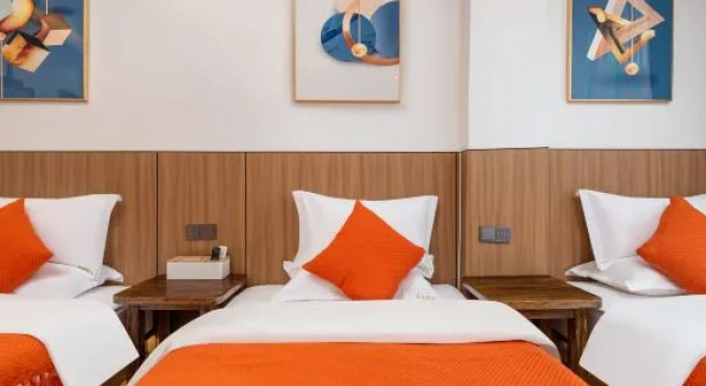 Трёхместный номер Comfort Grand Hôtel de Tours