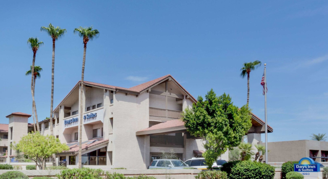Motel 6 Tempe, AZ Elliot Road, Забронировать Мотель Пруд в Темпе 