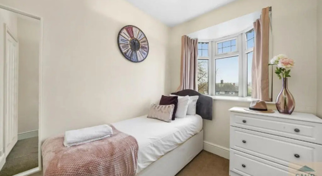 Stays with Bels Short Lets Serviced Accommodation Nottingham contractors & Leisure up to 7 guests, Забронировать Отель Отели Ноттингема с парковкой, Парковка