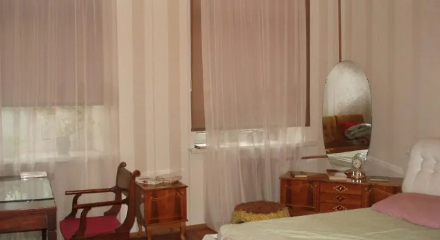 Teatralnaya Ploshchad 12