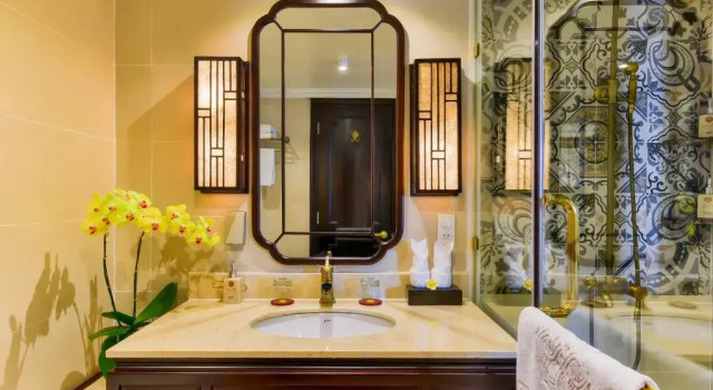 Семейный номер Standard с балконом и с видом на бассейн Laluna Hoi An Riverside Hotel & Spa