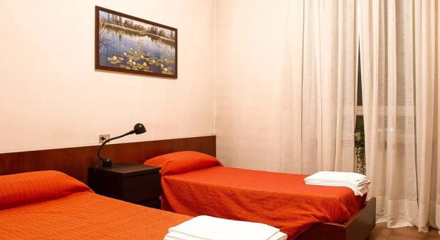 Residenza Miola S.a.s., Забронировать Отель Отели в центре Саронно, в центре, Завтраки