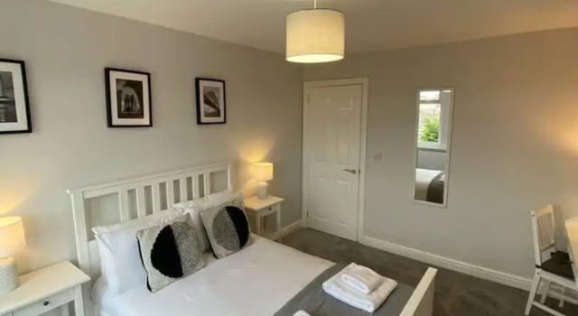 Flat - Sleeps 4 - Pet Friendly - Parking