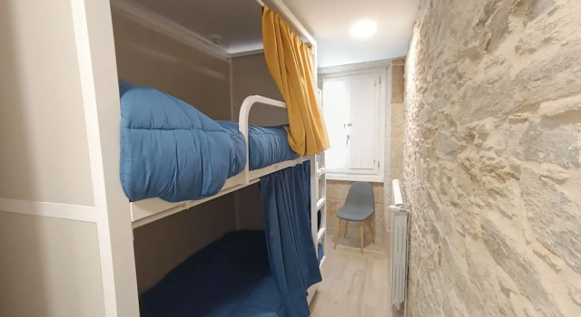 Albergue SP 55 by Bossh! Hotels, Забронировать Хостел Недорогие отели Сантьяго-де-Компостелы, рядом с Площадь Пласа-де-Платериас, недорого