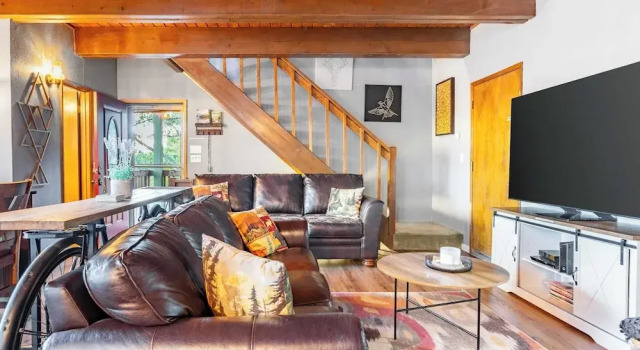 Nadelhorn by Avantstay Mins to the Lake + Arcade/playroom + Panoramic Deck Views