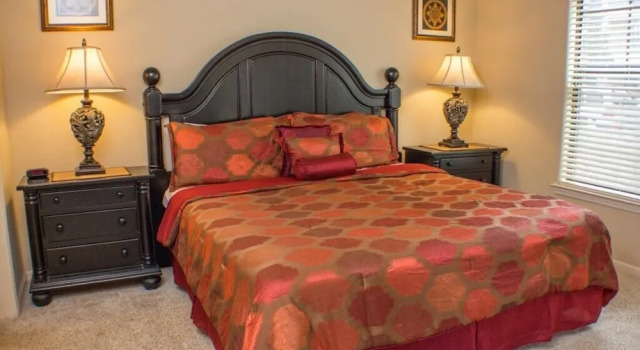 Valerie's Bella Piazza 2 Bedroom Condo by Redawning