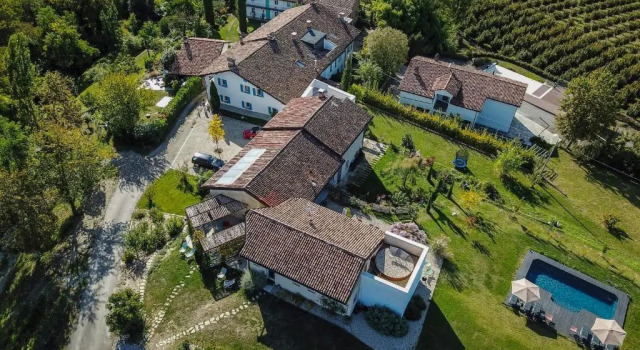 Апартаменты ROSTAGNI 1834 apt in villa with pool in the Barolo region