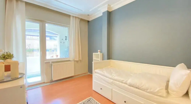 Апартаменты Flat With Bosphorus View and Backyard in Uskudar