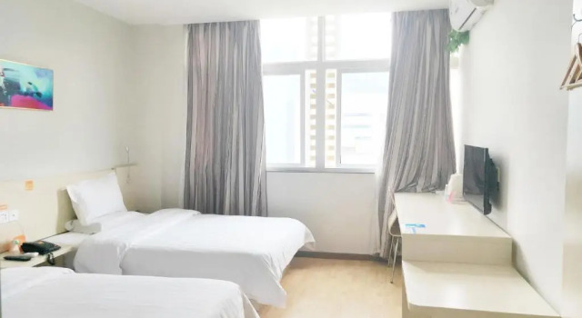Двухместный номер Standard 7Days Inn Zhaotong Hailou Road Wanghai park