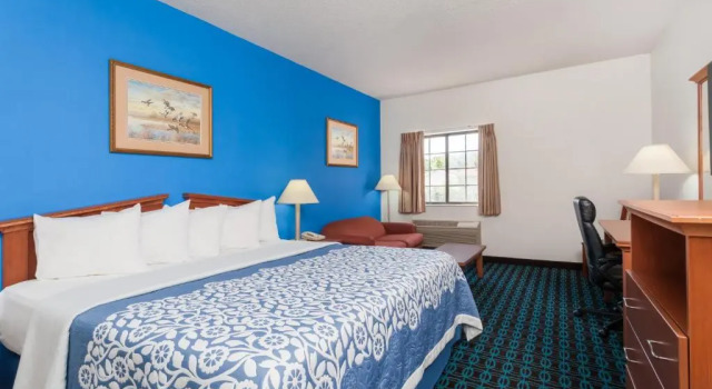 Номер Standard Days Inn & Suites by Wyndham Cambridge