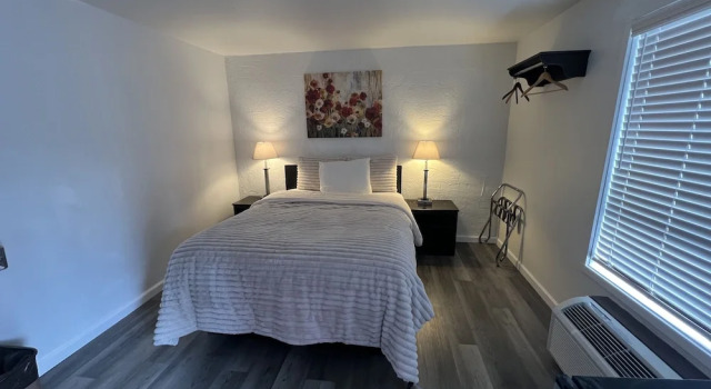 Cedarwood Inn of Ashland, Prenota Hotel Ashland Rogue Valley