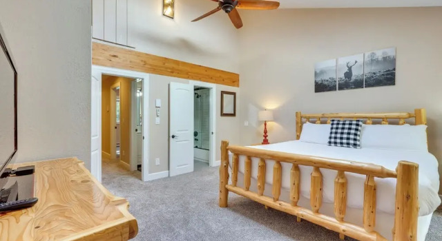Апартаменты 1 Mi to Main St: Breckenridge Retreat w/ Hot Tub!