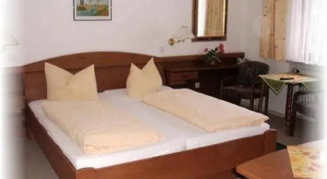 Landgasthof Zum Schildhauer, Book Hotel Hoteller i Chiemgau med pool, Swimmingpool