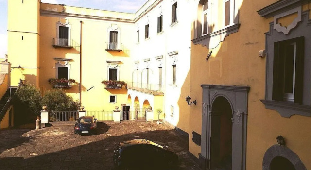 Del Conte Caracciolo, Book Hotel Pollena Trocchia Campania