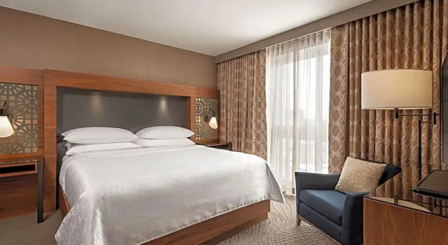 Люкс Sheraton Toronto Airport Hotel & Conference Centre