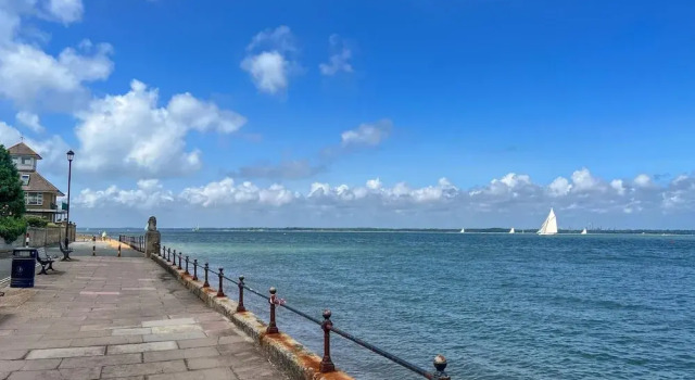 Коттедж 74 Granville Road in Cowes