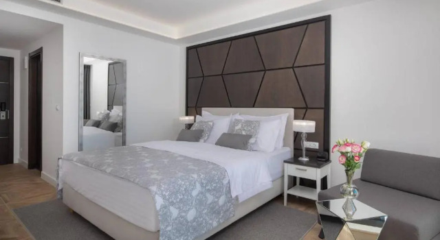 Двухместный номер Standard с видом на бассейн Ellure Luxury Suites