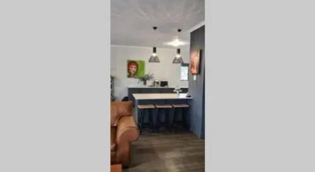 Spacious 5 bedroom family house with pool and view