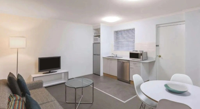 Апартаменты с балконом Kingston Gardens Serviced Apartments