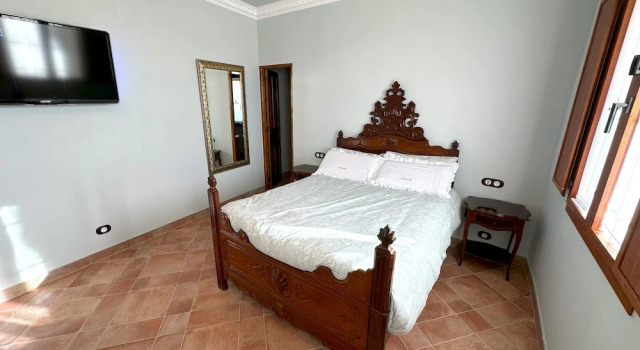 Masia Can Viver - Olive oil tourism B&B, Rezerwuj Bed and Breakfast Bigues i Riells 