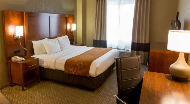 Номер Standard Comfort Suites Grand Rapids South
