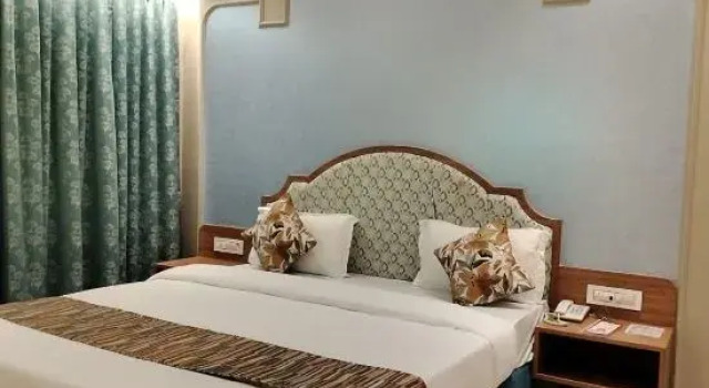 Люкс Royal Rudra Shelter Business Hotel
