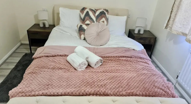 London - Sleeps 4 - Parking - Garden - Petfriendly, Забронировать Дом для отпуска Виллы Большого Лондона, Вилла