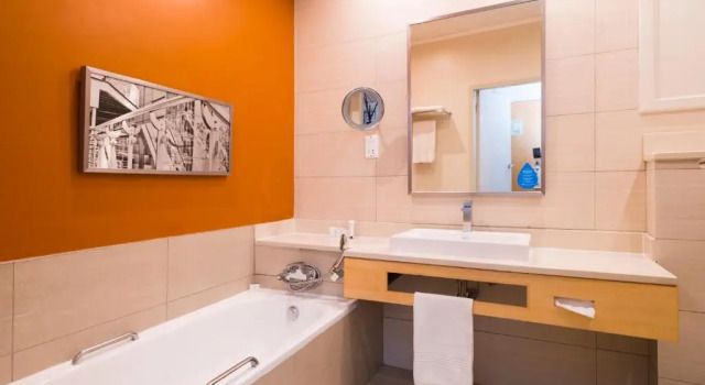 Standard Twin room with city view Protea Hotel by Marriott Gaborone Masa Square