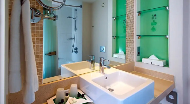 Трёхместный номер Standard Holiday Inn Stevenage by IHG