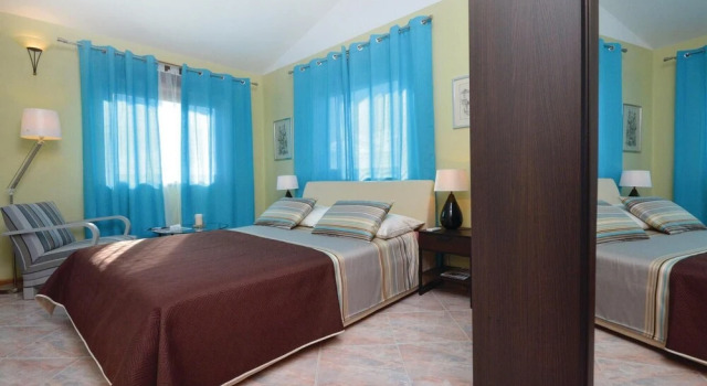 Stunning Home In Kastel Novi With House Sea View, Buchen Sie Ferienhaus Hotels in Gespanschaft Split-Dalmatien mit Pool, Schwimmbad