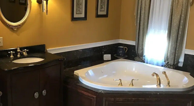 Номер Luxury Edgewood Manor