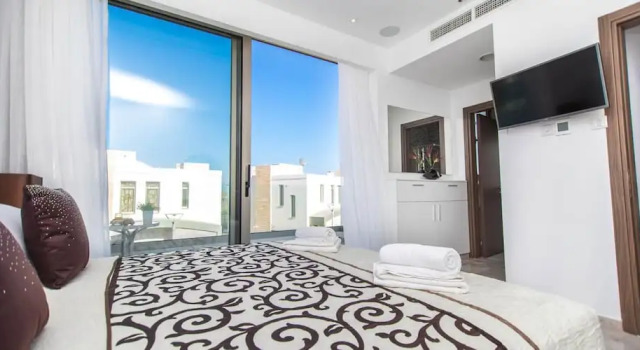 Oceanview Villa 138, Boek Villa Hotels in Protaras met parkeren, in de buurt van Neolithic Settlement, Parkeren